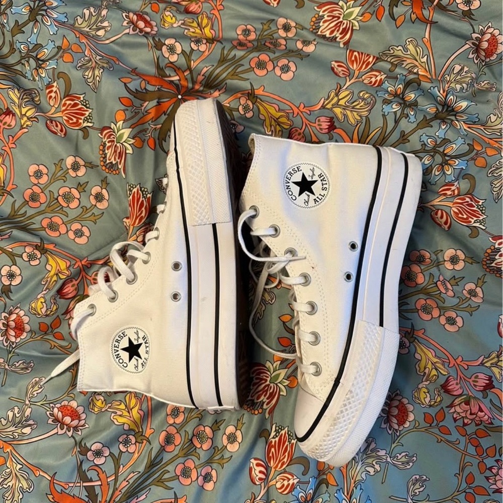 Womens Converse Chuck Taylor All Star
Lift High-Top Sneaker - White
